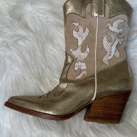 Women Lunar Cowboy Boot -Gold Metallic Snake Print size 6 - Picture 3 of 15